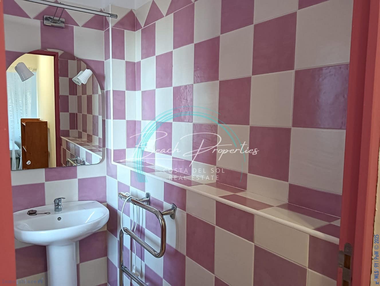 Casa de 2 habitaciones en Frigiliana en venta con piscina - 510.000 € (Ref: 8138475)