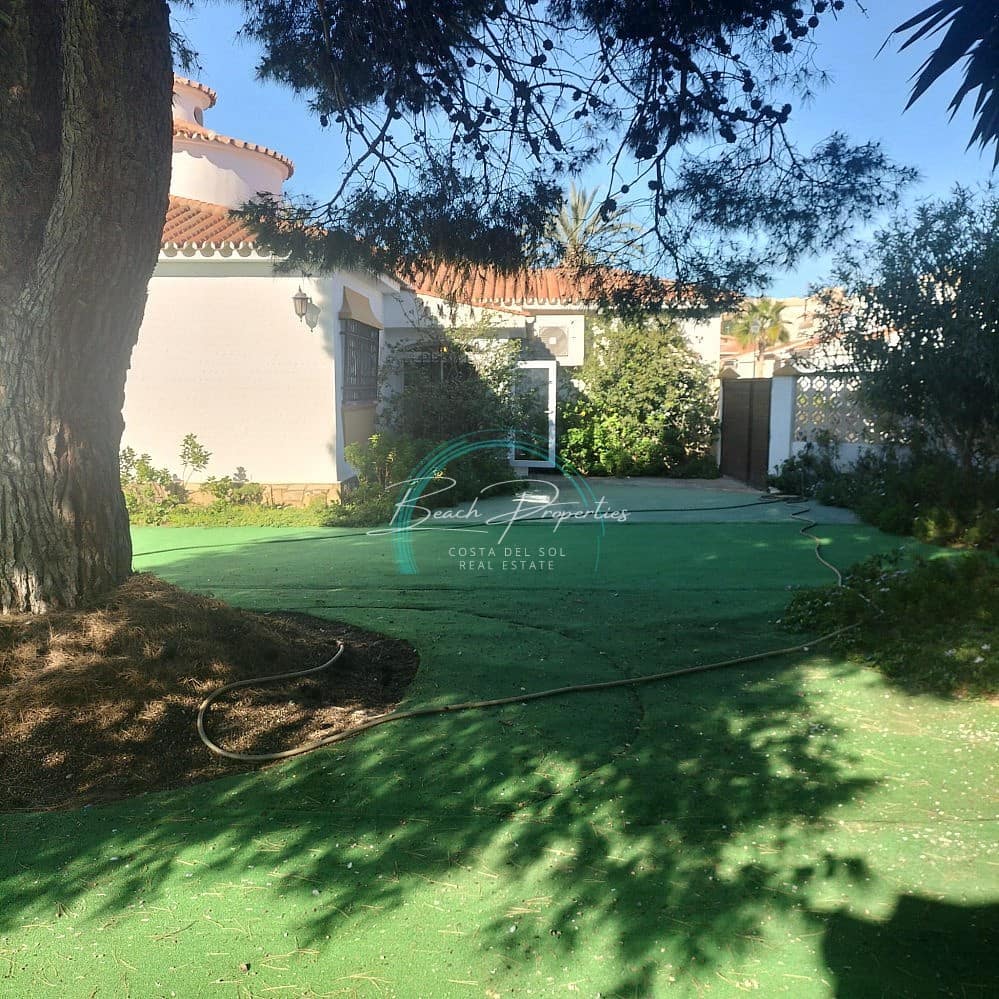 4 soveværelse Villa til salg i Torrox-Costa med garage - € 892.500 (Ref: 8140310)