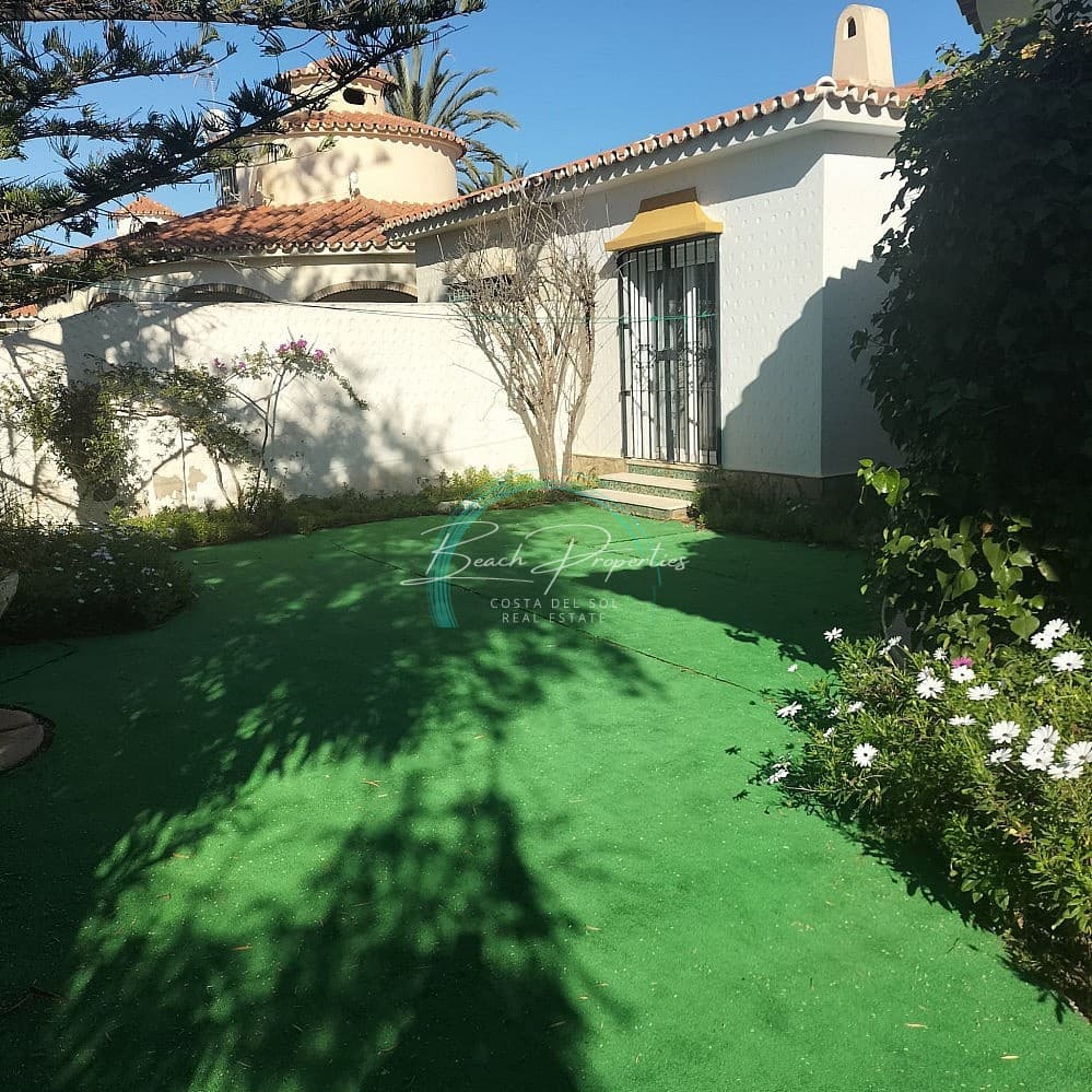 4 soveværelse Villa til salg i Torrox-Costa med garage - € 892.500 (Ref: 8140310)