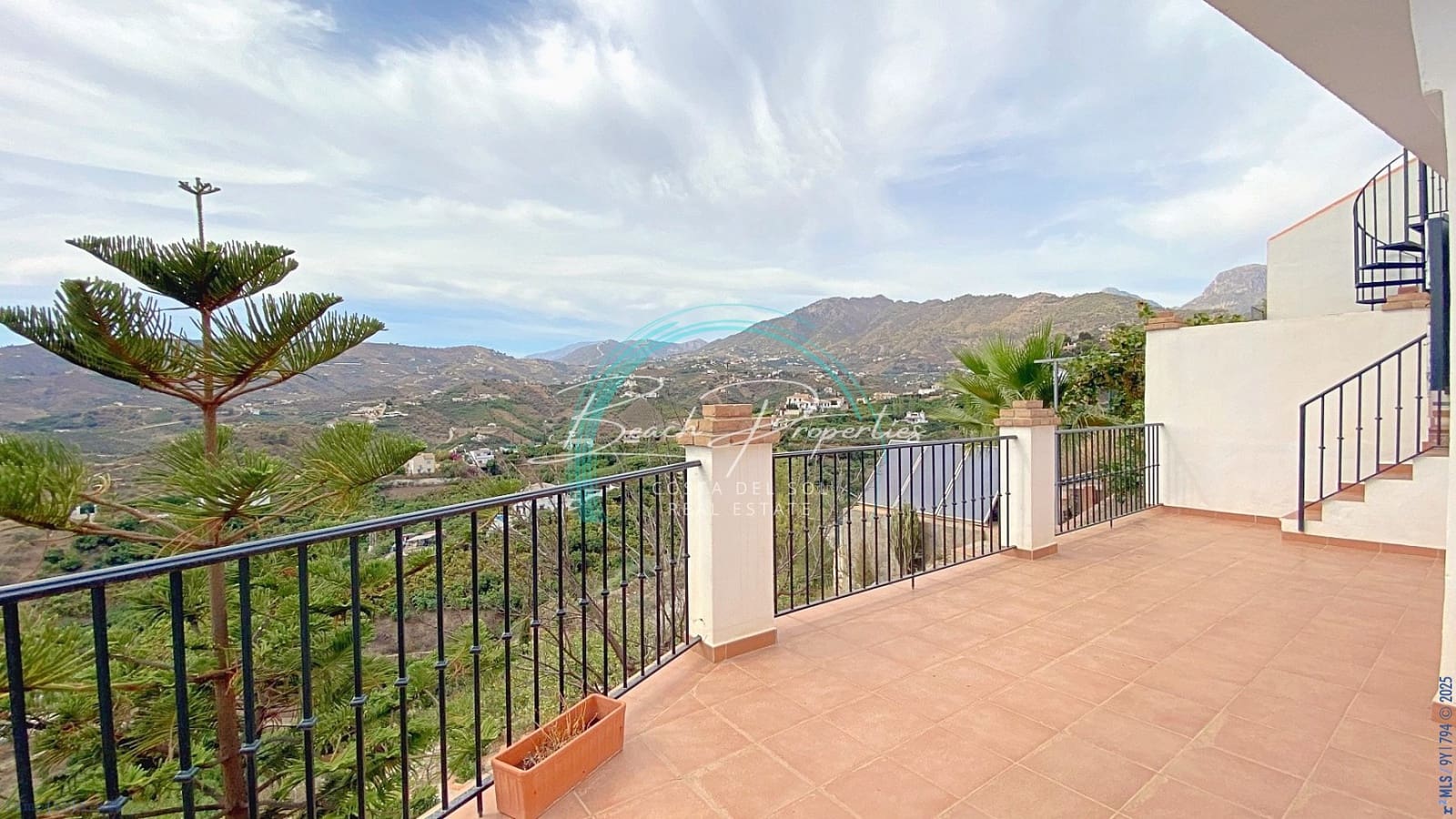 5 makuuhuone Huvila myytävänä paikassa Frigiliana mukana uima-altaan - 850 000 € (Ref: 8343940)