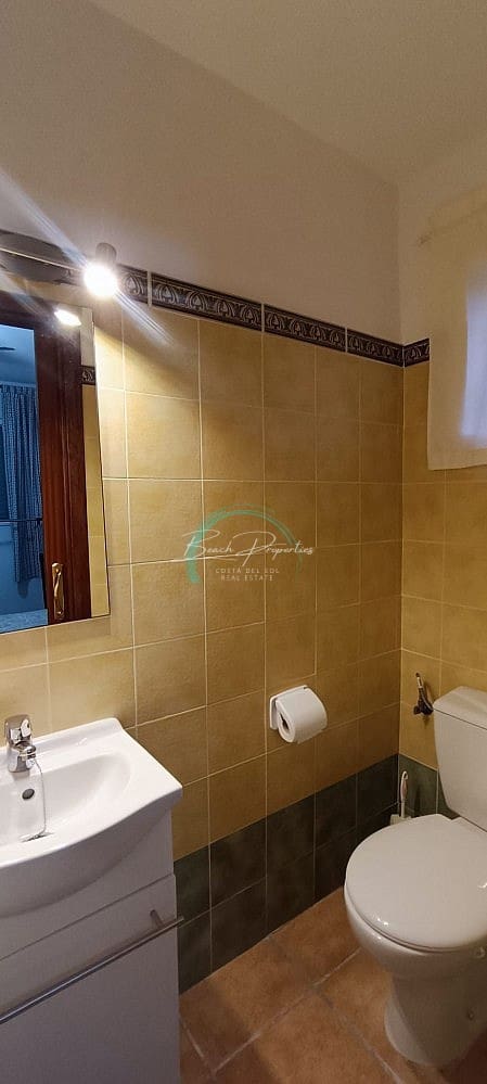 Casa de 3 habitaciones en Torrox en alquiler con piscina garaje - 900 € (Ref: 8390164)