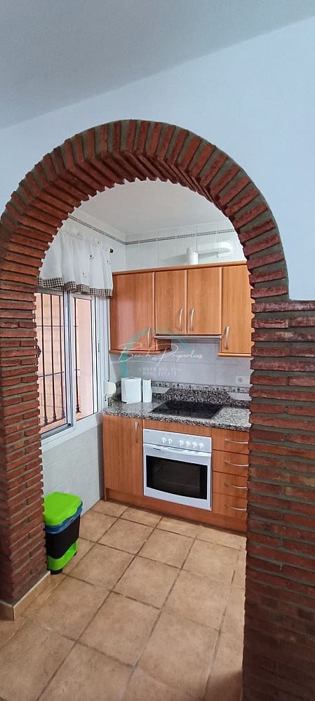 Casa de 3 habitaciones en Torrox en alquiler con piscina garaje - 900 € (Ref: 8390164)