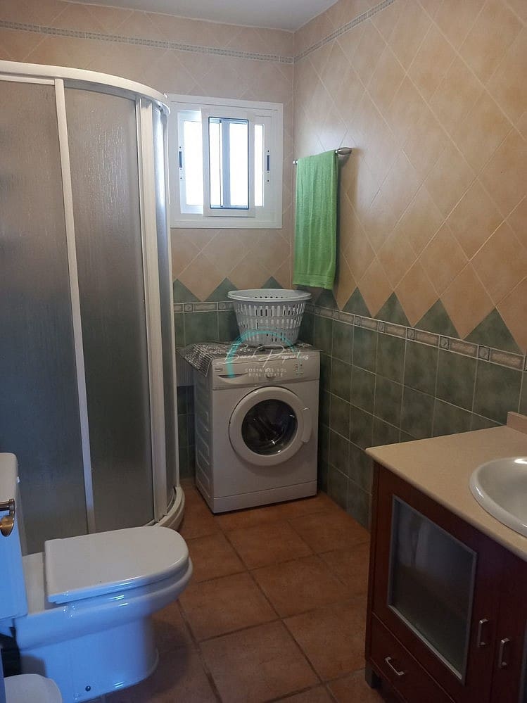 Casa de 3 habitaciones en Torrox en alquiler con piscina garaje - 900 € (Ref: 8390164)