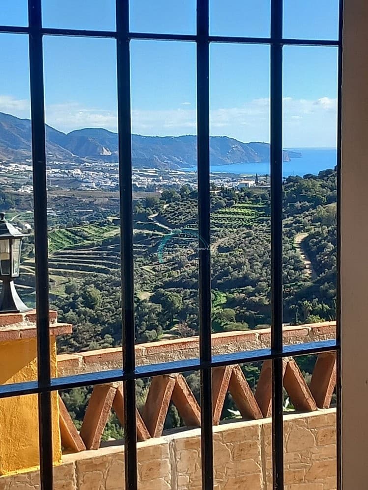 Casa de 3 habitaciones en Torrox en alquiler con piscina garaje - 900 € (Ref: 8390164)
