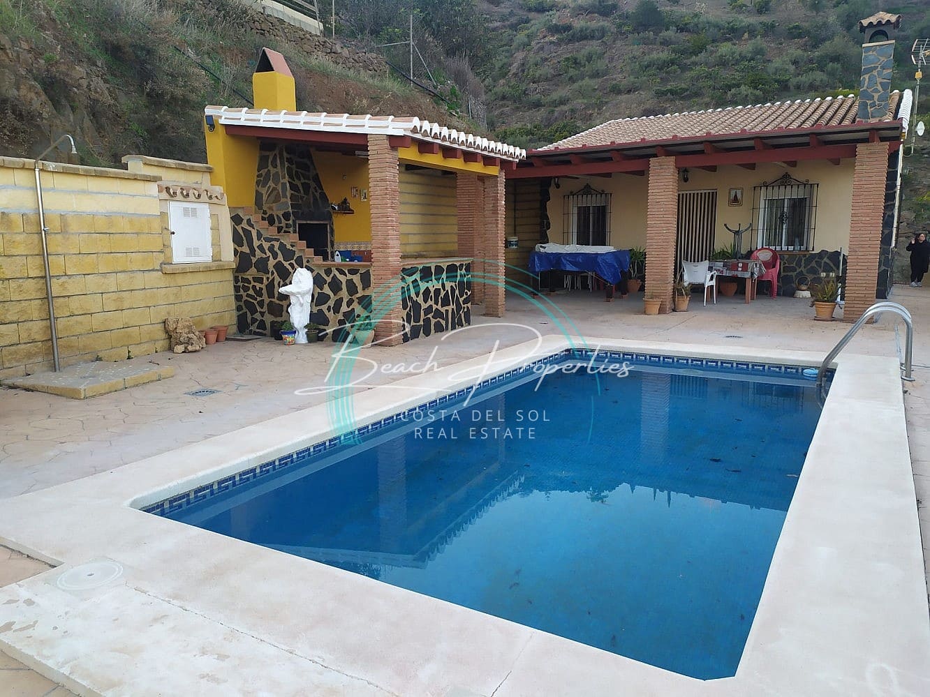 Casa de 3 habitaciones en Torrox en alquiler con piscina garaje - 900 € (Ref: 8390164)