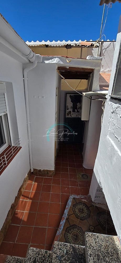 3 bedroom Villa for sale in Torrox - € 200,000 (Ref: 8403750)