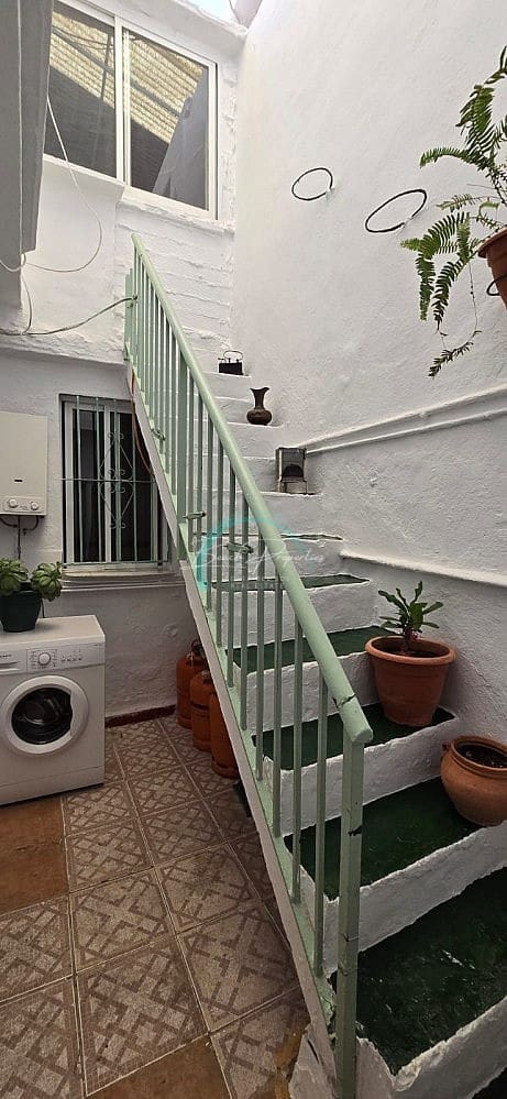 3 bedroom Villa for sale in Torrox - € 200,000 (Ref: 8403750)