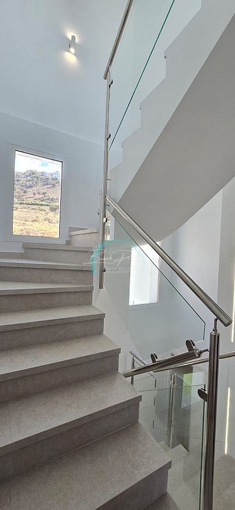 4 soveværelse Villa til salg i Nerja med swimmingpool garage - € 865.000 (Ref: 8499592)