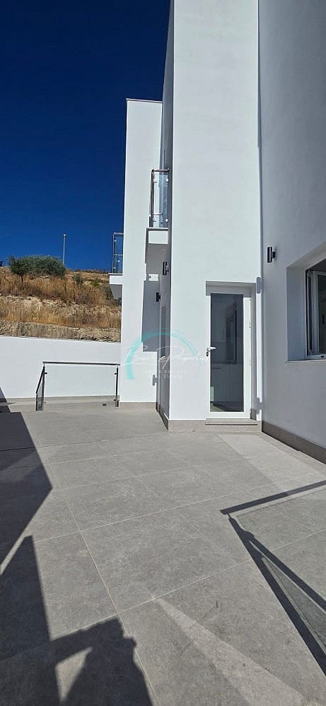 4 soveværelse Villa til salg i Nerja med swimmingpool garage - € 865.000 (Ref: 8499592)