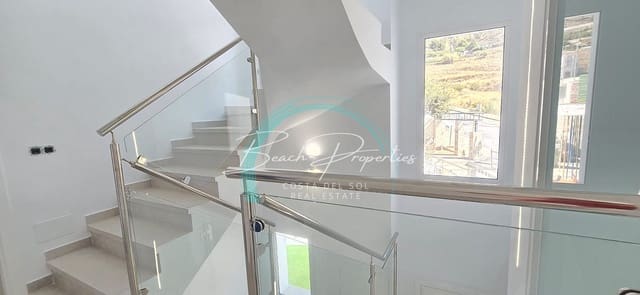 4 sovrum Villa till salu i Centro, Nerja med pool garage - 865 000 € (Ref: 8499592)