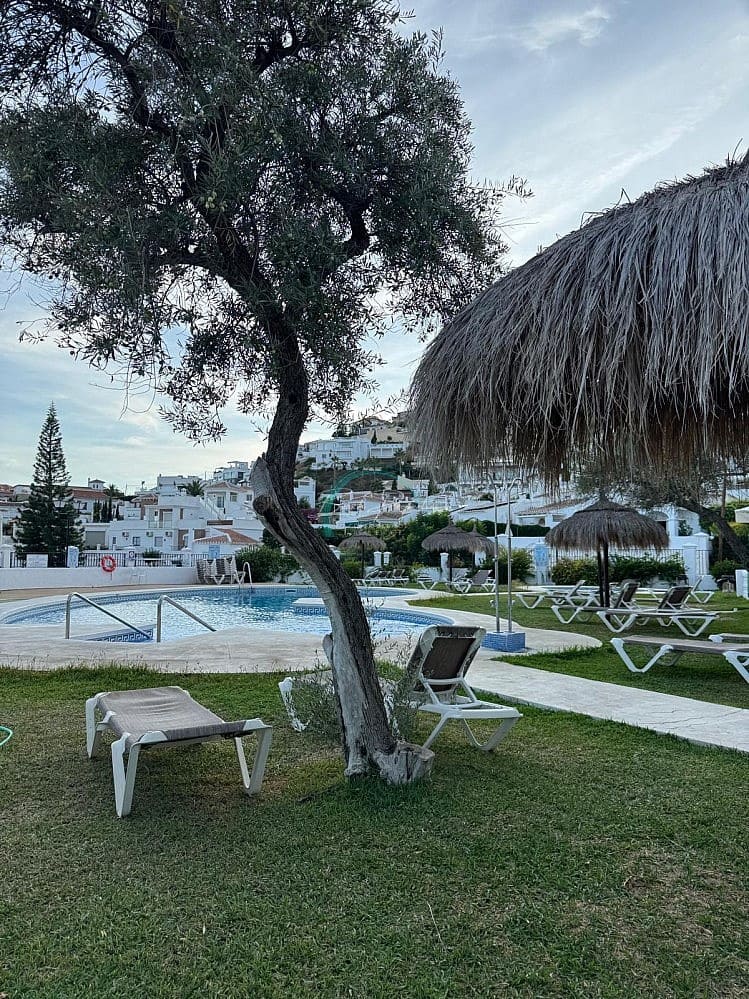 4 soveværelse Lejlighed til salg i Nerja med swimmingpool - € 380.000 (Ref: 8570758)