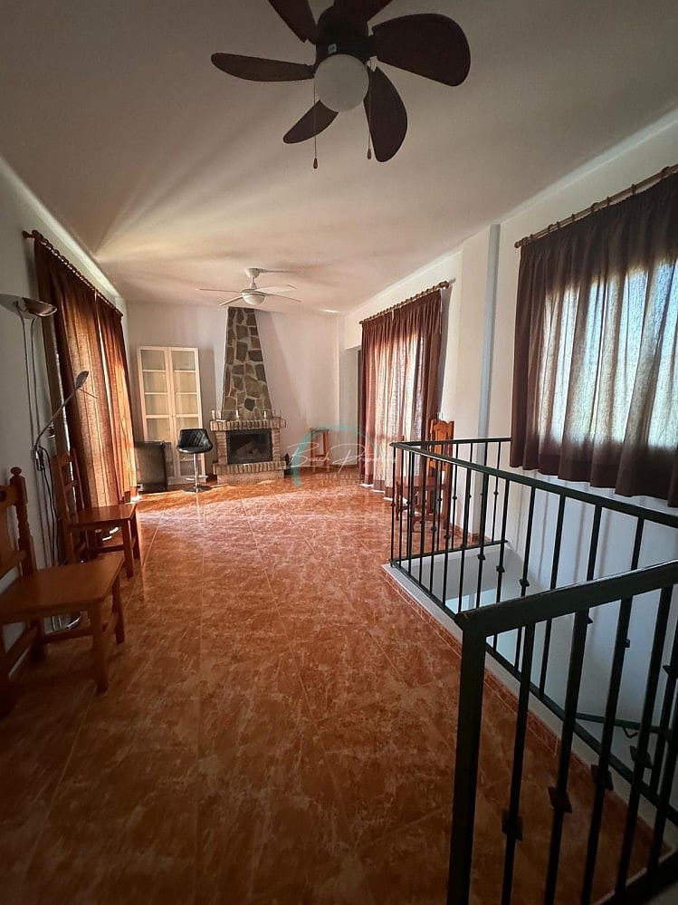 4 soveværelse Lejlighed til salg i Nerja med swimmingpool - € 380.000 (Ref: 8570758)