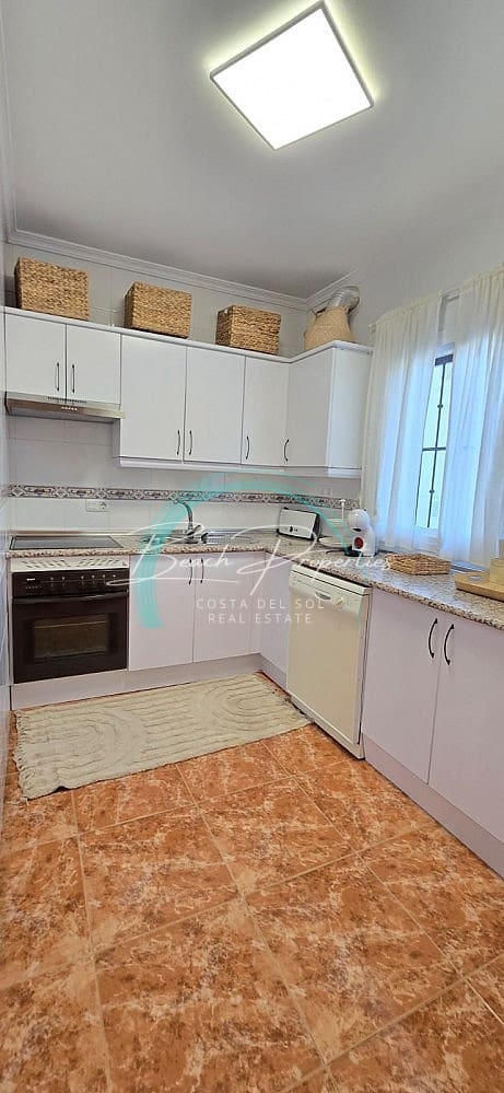 4 bedroom Apartment for sale in Nerja with pool - € 380,000 (Ref: 8570758)