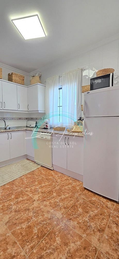 4 bedroom Apartment for sale in Nerja with pool - € 380,000 (Ref: 8570758)