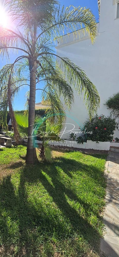 4 bedroom Apartment for sale in Nerja with pool - € 380,000 (Ref: 8570758)