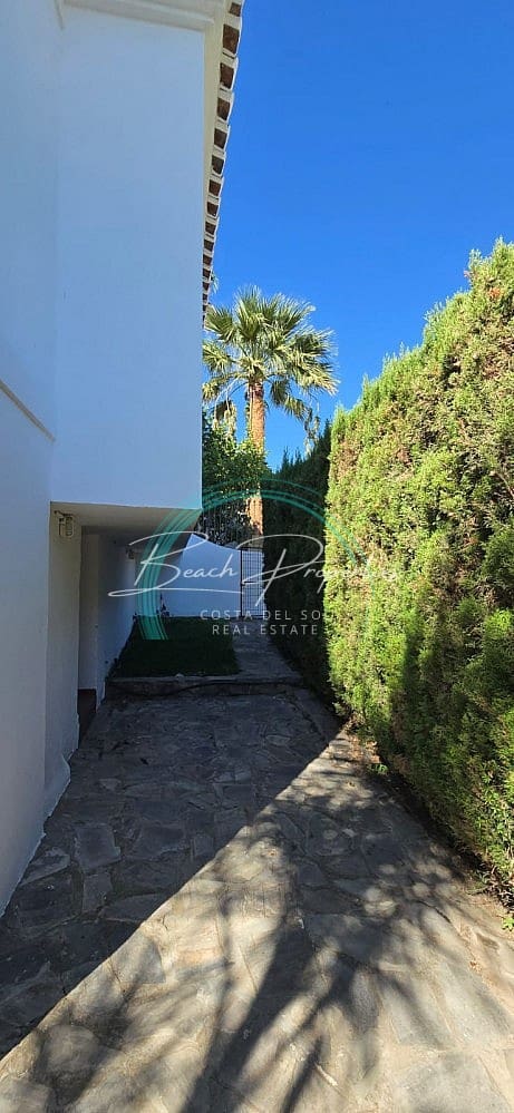 4 bedroom Apartment for sale in Nerja with pool - € 380,000 (Ref: 8570758)