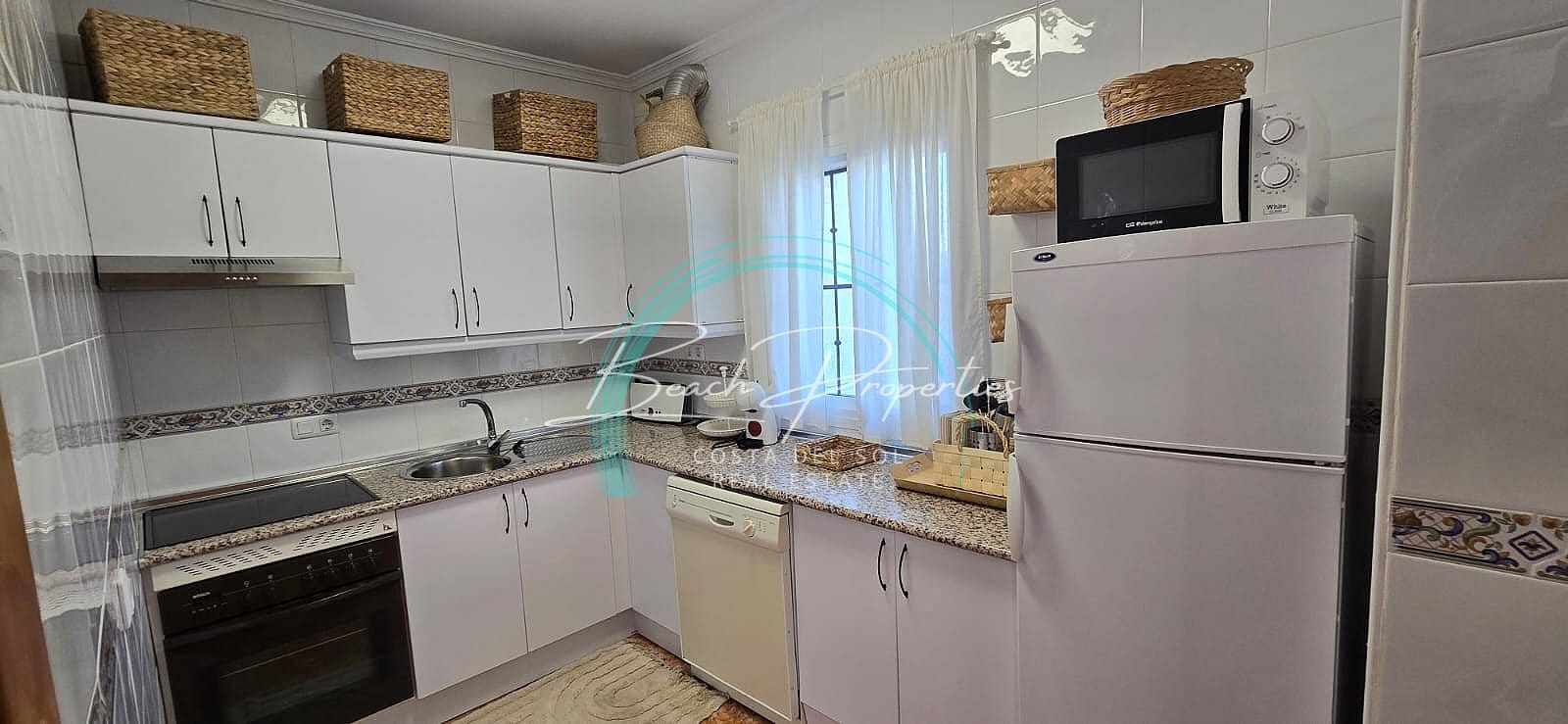 4 bedroom Apartment for sale in Nerja with pool - € 380,000 (Ref: 8570758)