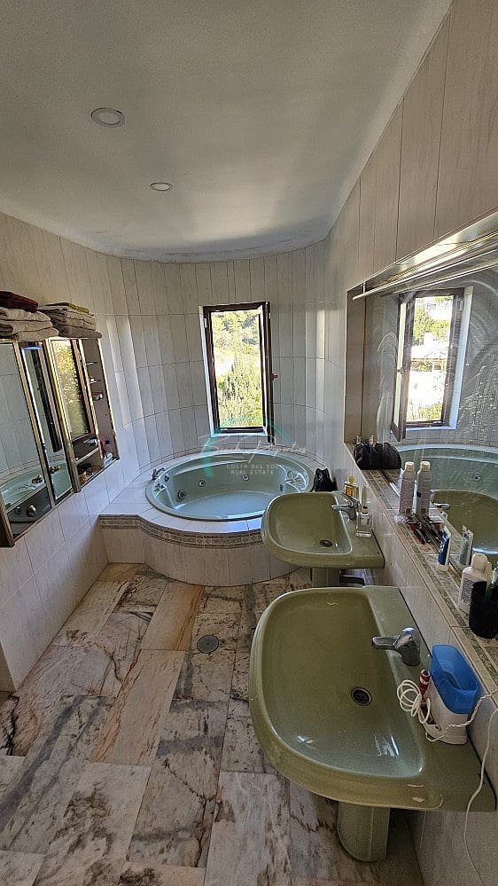 5 soveværelse Villa til salg i La Herradura med swimmingpool - € 1.180.000 (Ref: 8581685)