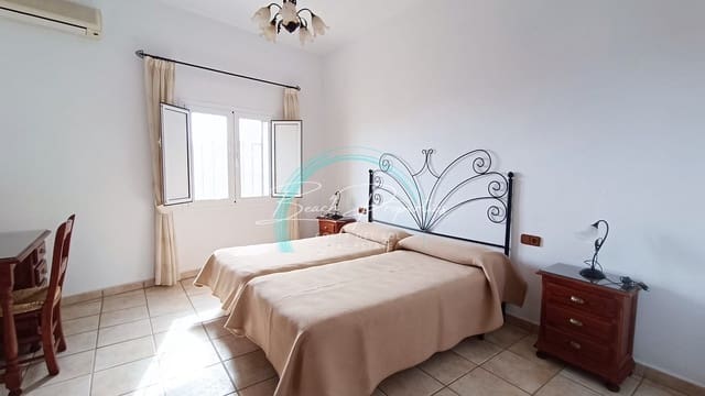 3 soverom Villa til leie i Torrox Pueblo, Torrox med garasje - € 1 000 (Ref: 8586921)