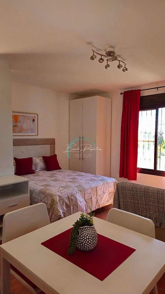 Hus til leie i Nerja med garasje - € 1 100 (Ref: 8903657)