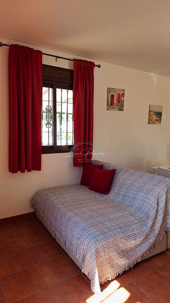 Hus til leie i Nerja med garasje - € 1 100 (Ref: 8903657)