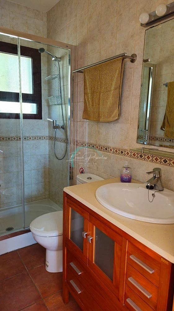 Hus til leie i Nerja med garasje - € 1 100 (Ref: 8903657)