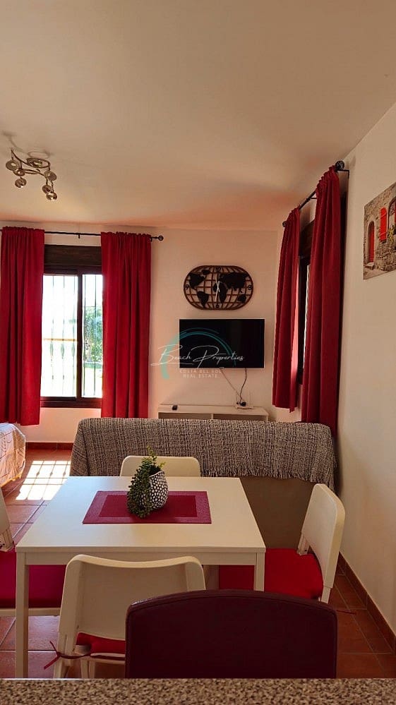 Hus til leie i Nerja med garasje - € 1 100 (Ref: 8903657)