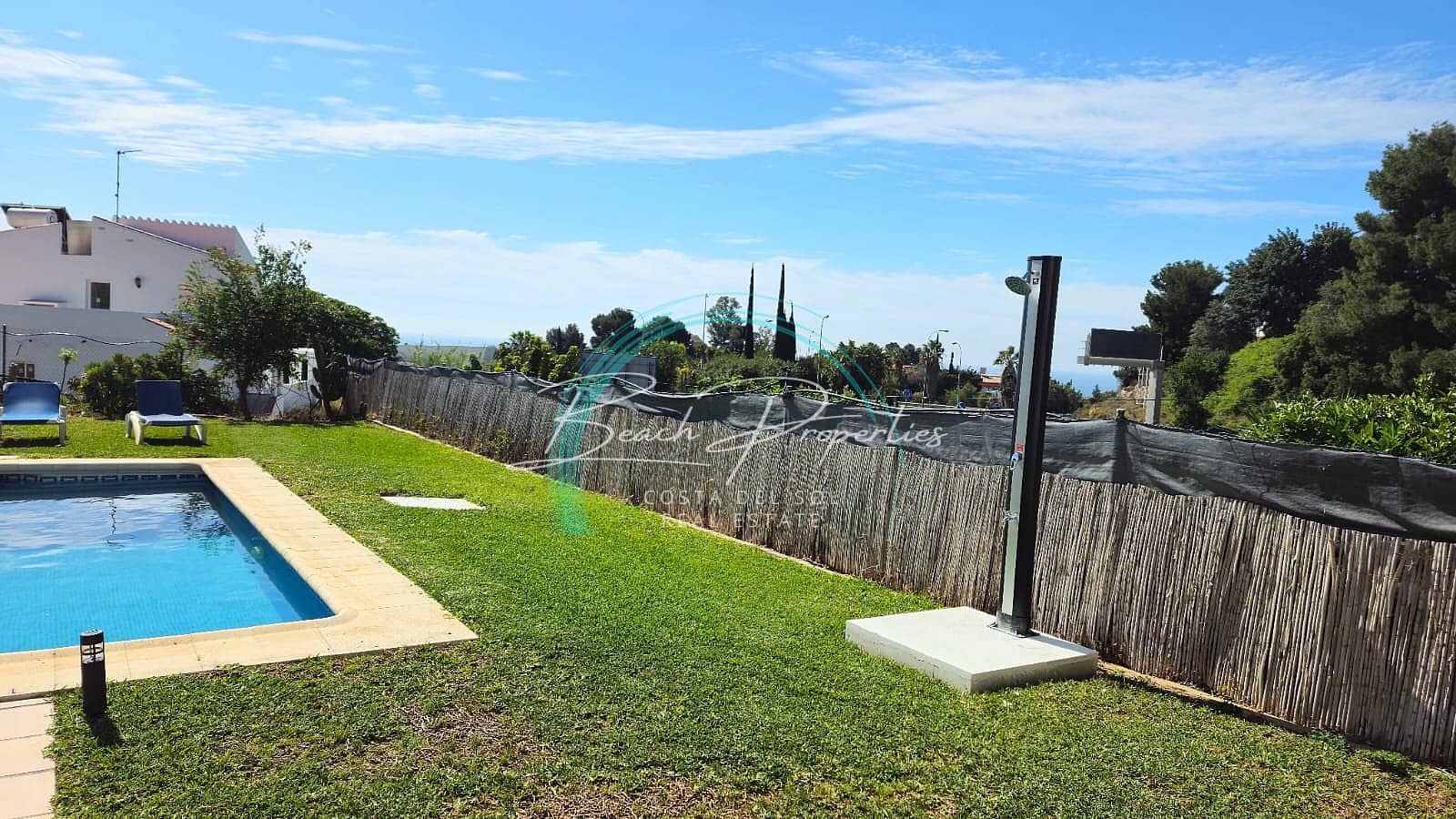 Hus til leie i Nerja med garasje - € 1 100 (Ref: 8903657)