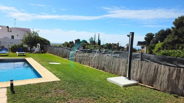 Hus til leie i Centro, Nerja med garasje - € 1 100 (Ref: 8903657)