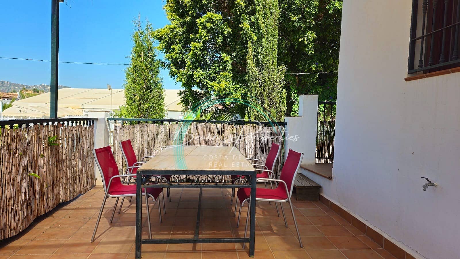 Hus til leie i Nerja med garasje - € 1 100 (Ref: 8903657)