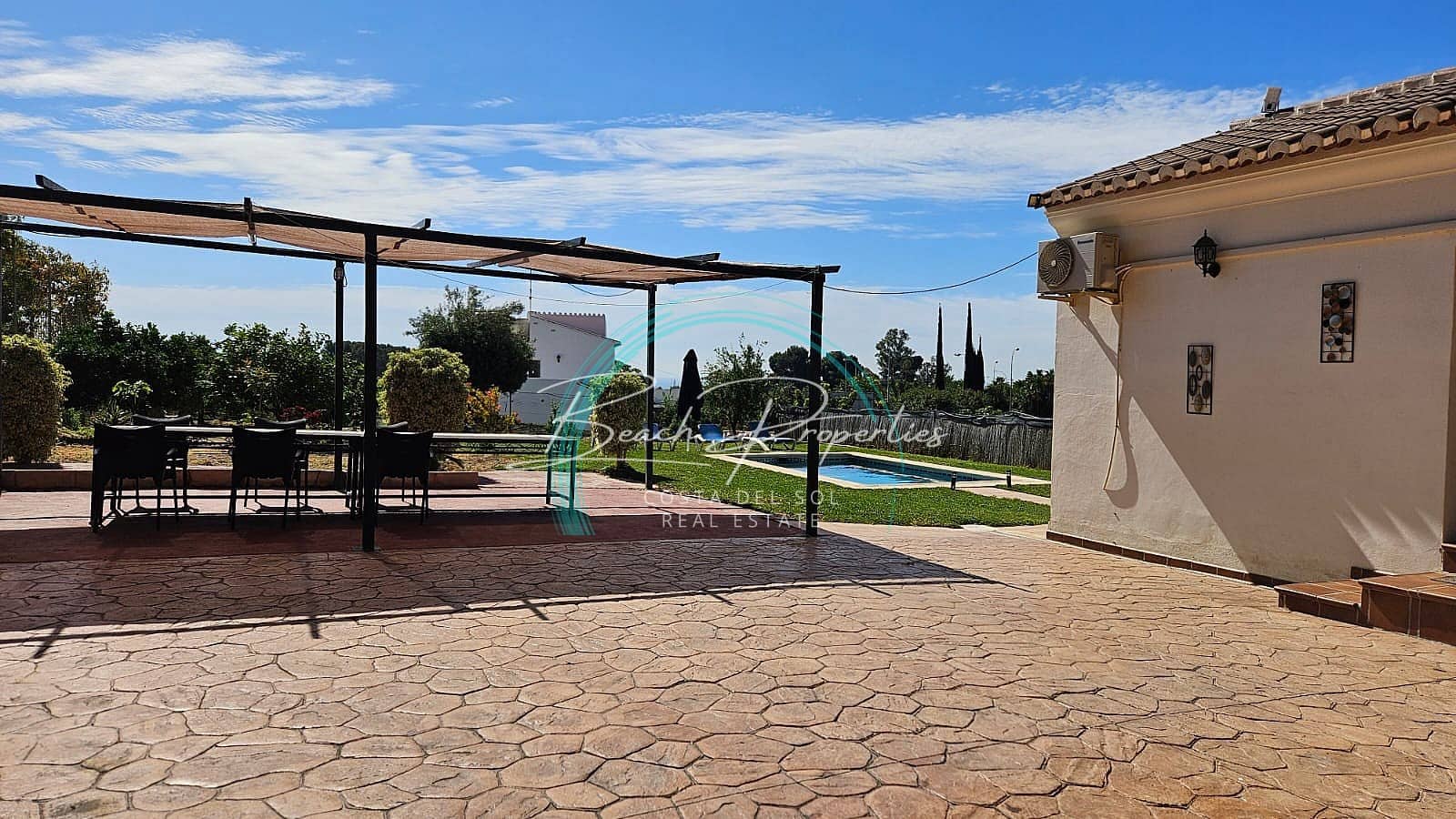 Hus til leie i Nerja med garasje - € 1 100 (Ref: 8903657)