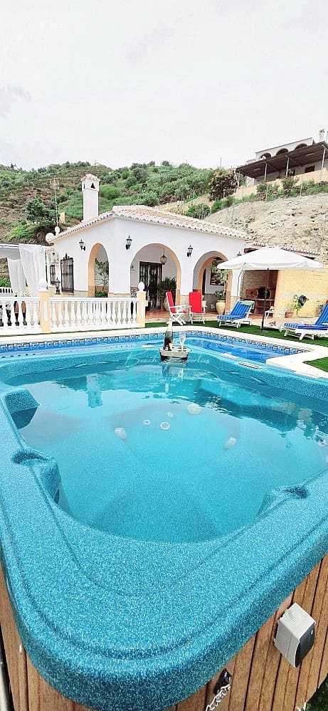 3 sypialnia Dom do wynajęcia w Torrox z basenem garażem - 1 700 € (Ref: 8933304)