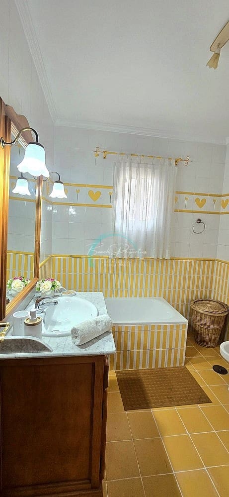 3 sypialnia Dom do wynajęcia w Torrox z basenem garażem - 1 700 € (Ref: 8933304)