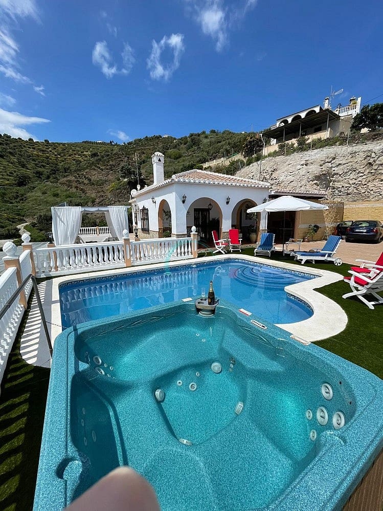3 sypialnia Dom do wynajęcia w Torrox z basenem garażem - 1 700 € (Ref: 8933304)