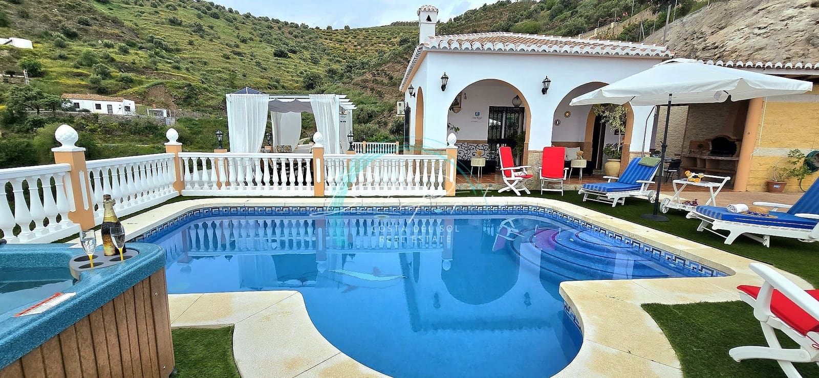 3 sypialnia Dom do wynajęcia w Torrox z basenem garażem - 1 700 € (Ref: 8933304)