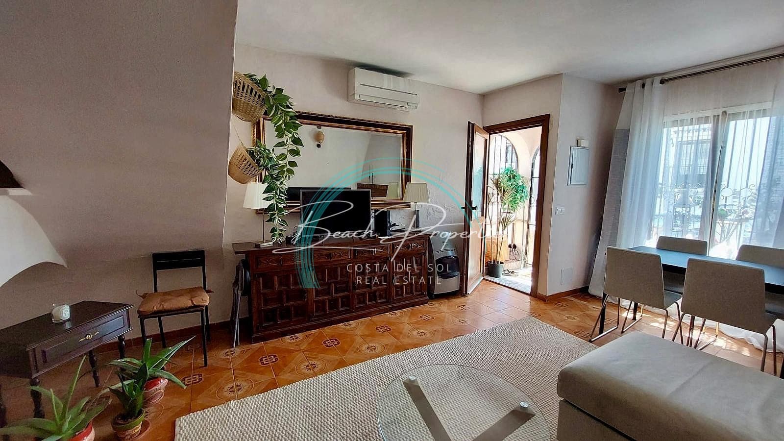 2 sovrum Villa till salu i Nerja med pool - 334 500 € (Ref: 8998665)