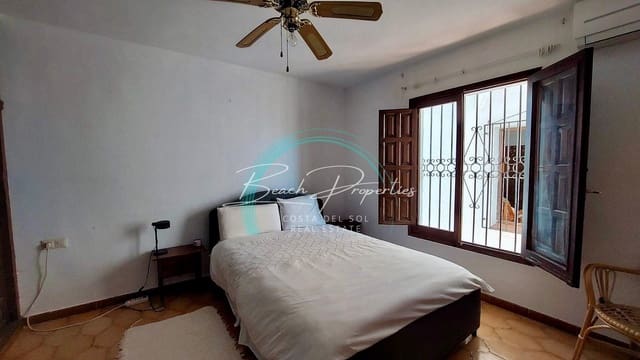 2 sovrum Villa till salu i Centro, Nerja med pool - 334 500 € (Ref: 8998665)