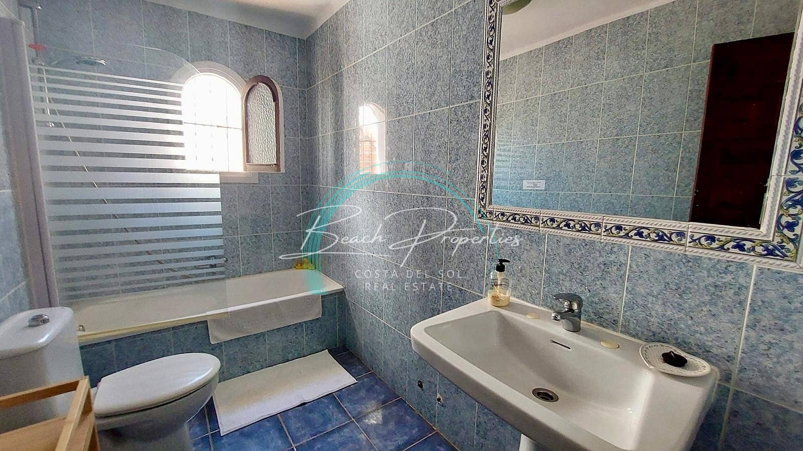 2 sovrum Villa till salu i Nerja med pool - 334 500 € (Ref: 8998665)