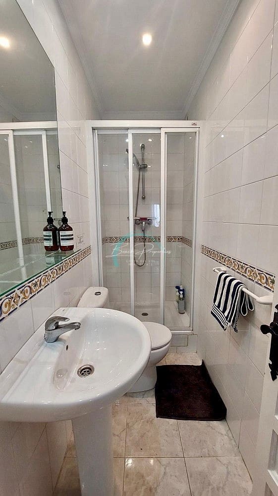 2 sovrum Villa till salu i Nerja med pool - 334 500 € (Ref: 8998665)