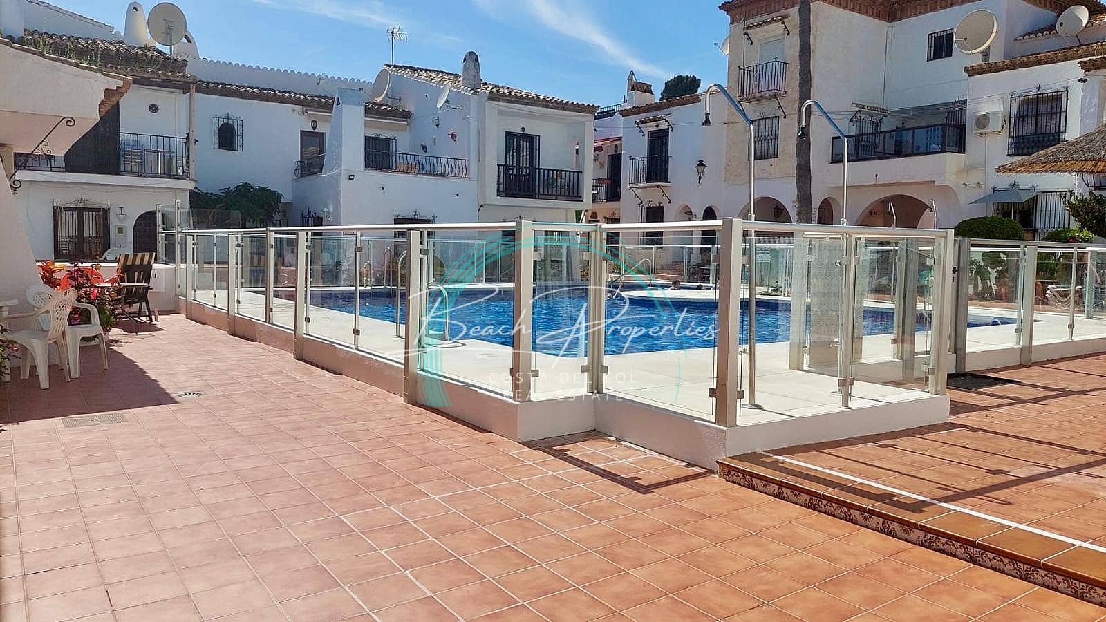 2 sovrum Villa till salu i Nerja med pool - 334 500 € (Ref: 8998665)