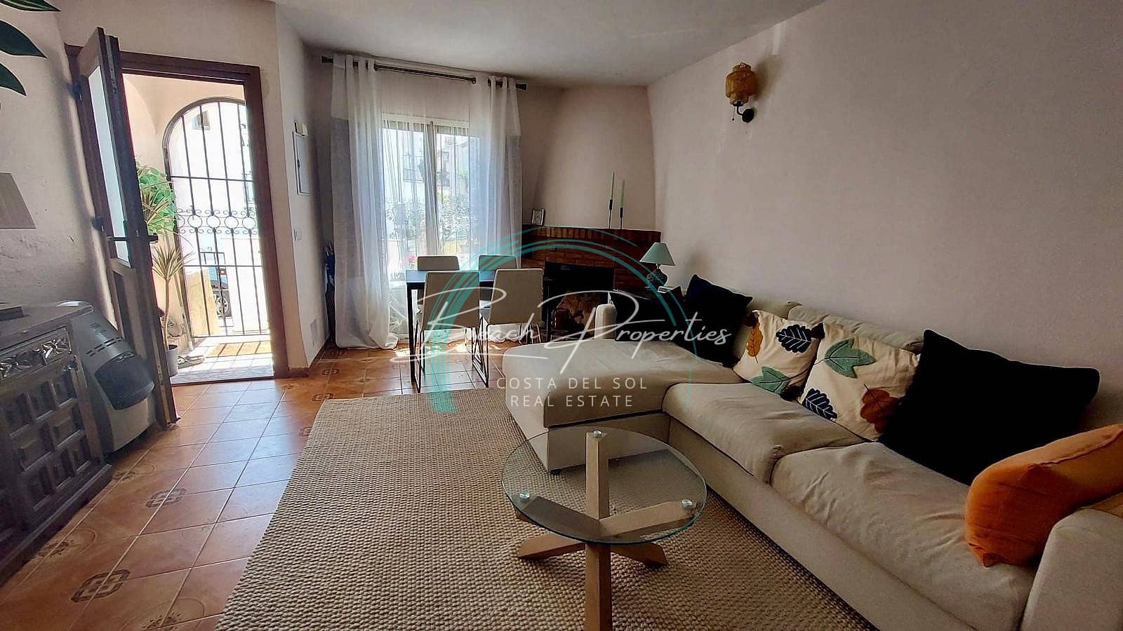 2 sovrum Villa till salu i Nerja med pool - 334 500 € (Ref: 8998665)