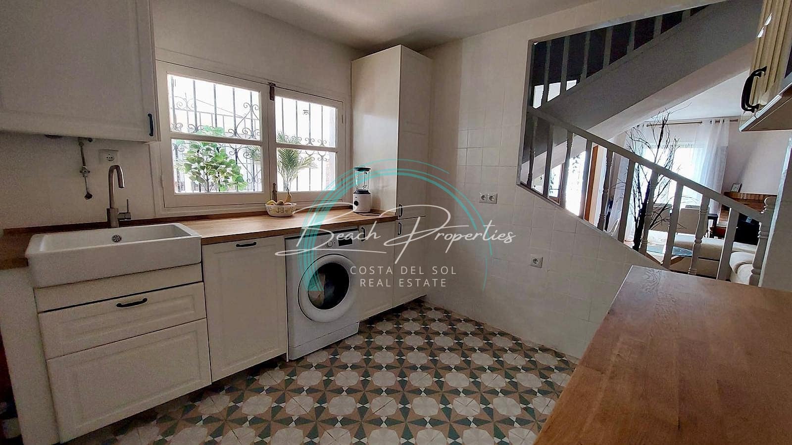 2 sovrum Villa till salu i Nerja med pool - 334 500 € (Ref: 8998665)