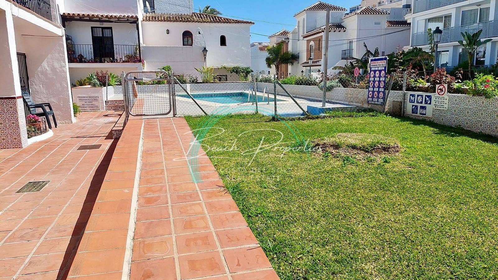 2 sovrum Villa till salu i Nerja med pool - 334 500 € (Ref: 8998665)