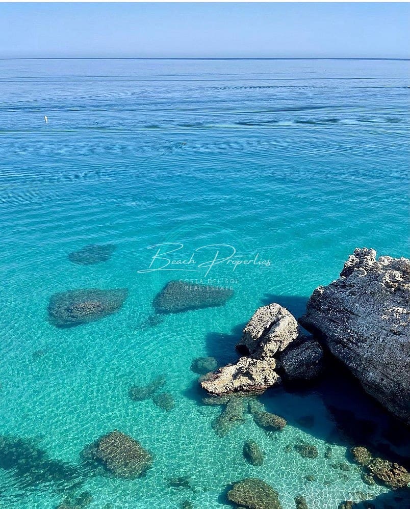 Kommersiell till salu i Nerja med pool - 155 000 € (Ref: 9004441)