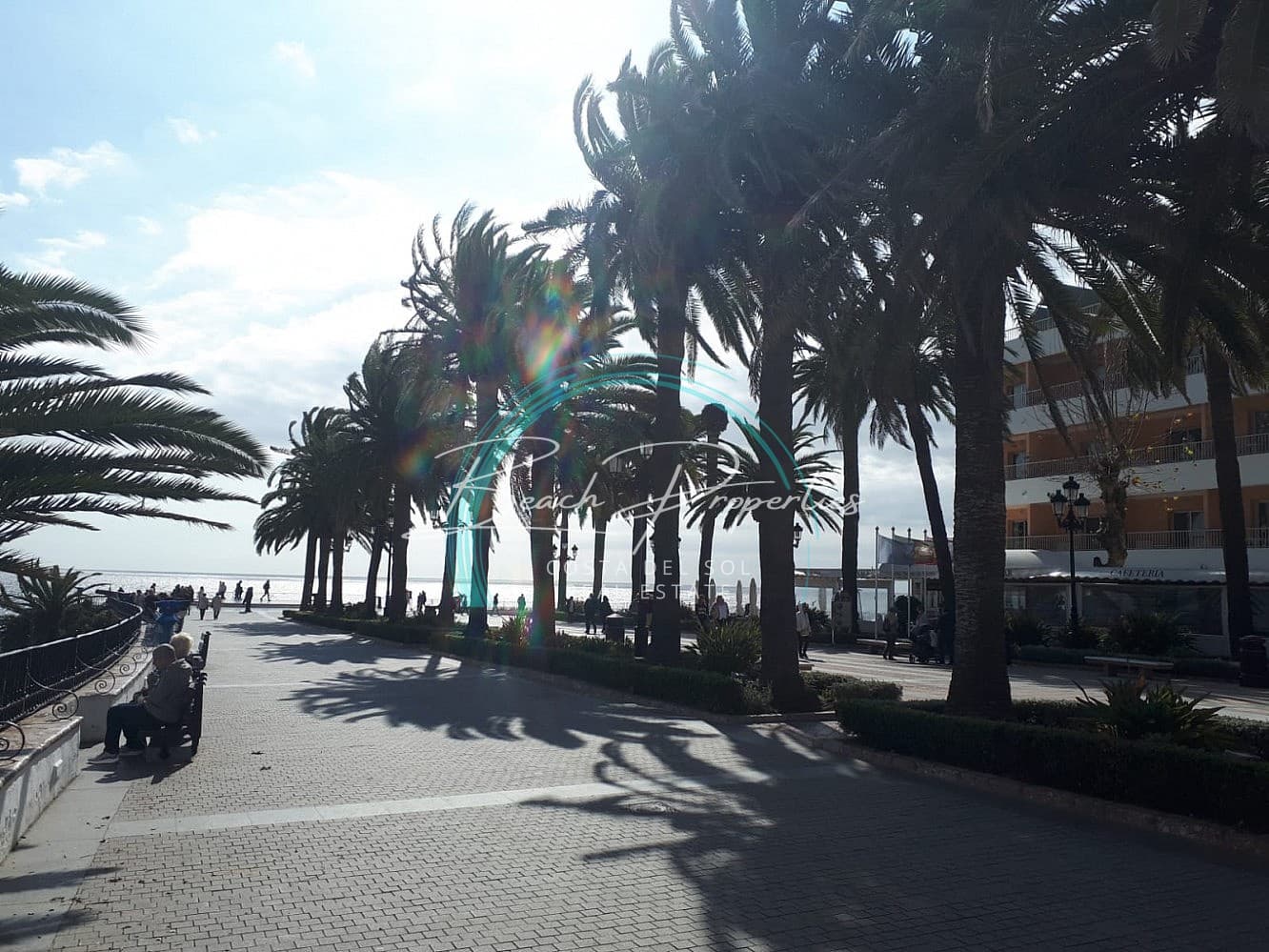 Kommersiell till salu i Nerja med pool - 155 000 € (Ref: 9004441)