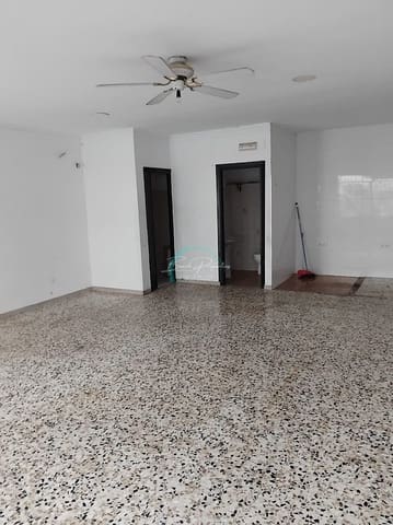 Kommersiell til salgs i Centro, Nerja med svømmebasseng - € 155 000 (Ref: 9004441)