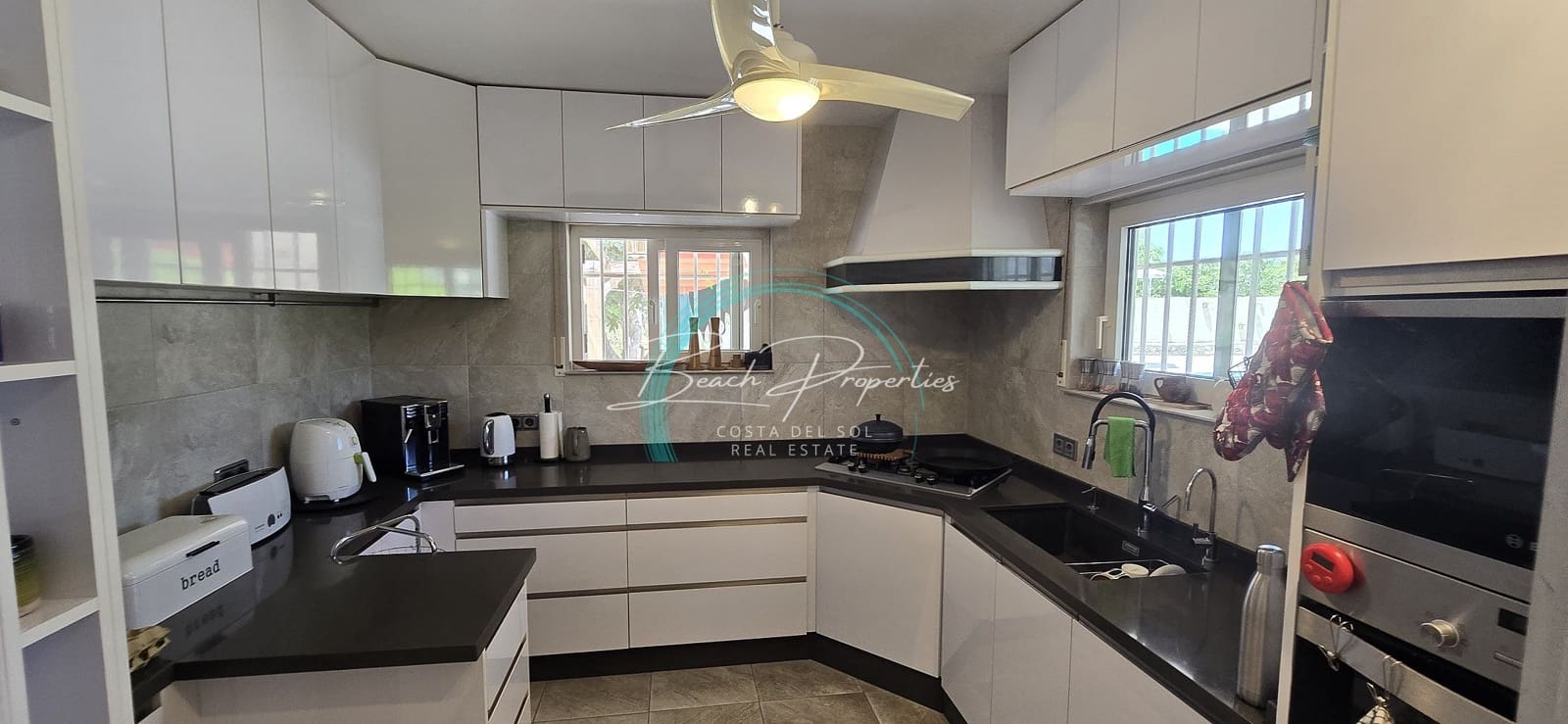 6 soveværelse Villa til salg i Nerja med swimmingpool garage - € 695.000 (Ref: 9094944)