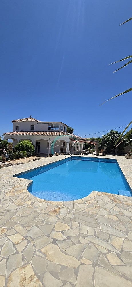 6 soveværelse Villa til salg i Nerja med swimmingpool garage - € 695.000 (Ref: 9094944)