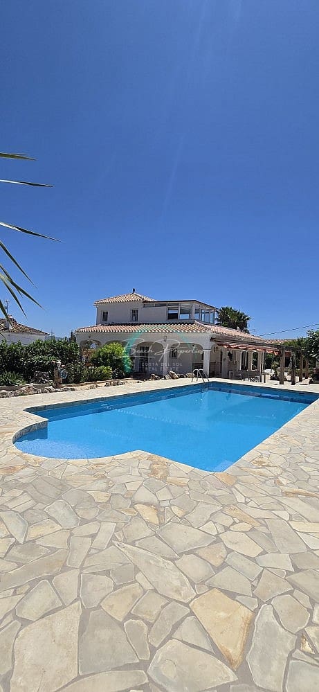 6 soveværelse Villa til salg i Nerja med swimmingpool garage - € 695.000 (Ref: 9094944)