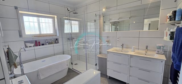 6 soveværelse Villa til salg i Centro, Nerja med swimmingpool garage - € 695.000 (Ref: 9094944)